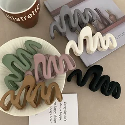 2024 New Trendy Curve Matt Hair Claw Clip Large Shark Crab Hair Clips Women Hair Accessories INS Female Back of Head Hairpin