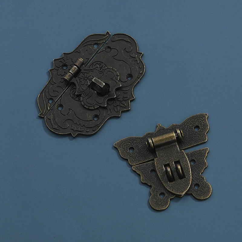 New Chinese antique wine box lock panel box buckle can be equipped with password padlock bronze.