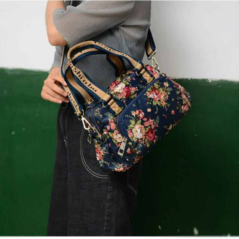 

2023 New Women Handbag Fashion Women Bag Middle-Aged Small Bag Shoulder Messenger Bag Large Capacity Women Canvas Mother Bag