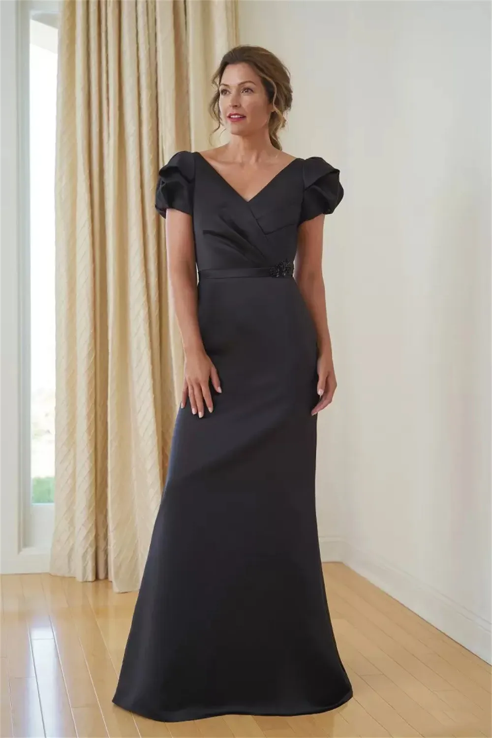 Vestidos de satén negro para madre de la novia, vestido de noche Formal con cuello de pico, largo hasta el suelo