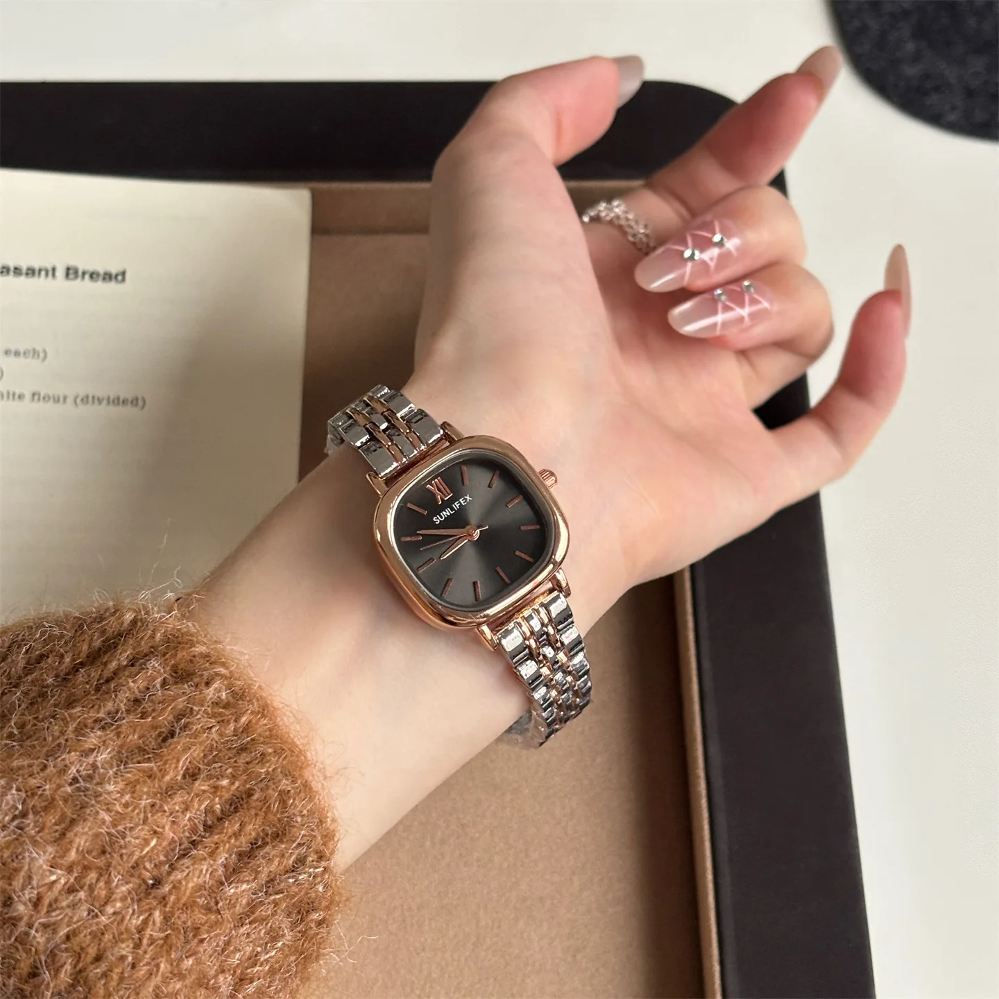 Sunlifex vierkant rosé stalen band quartz horloge voor dames 2025, nieuw licht luxe niche high-end horloge damescadeau