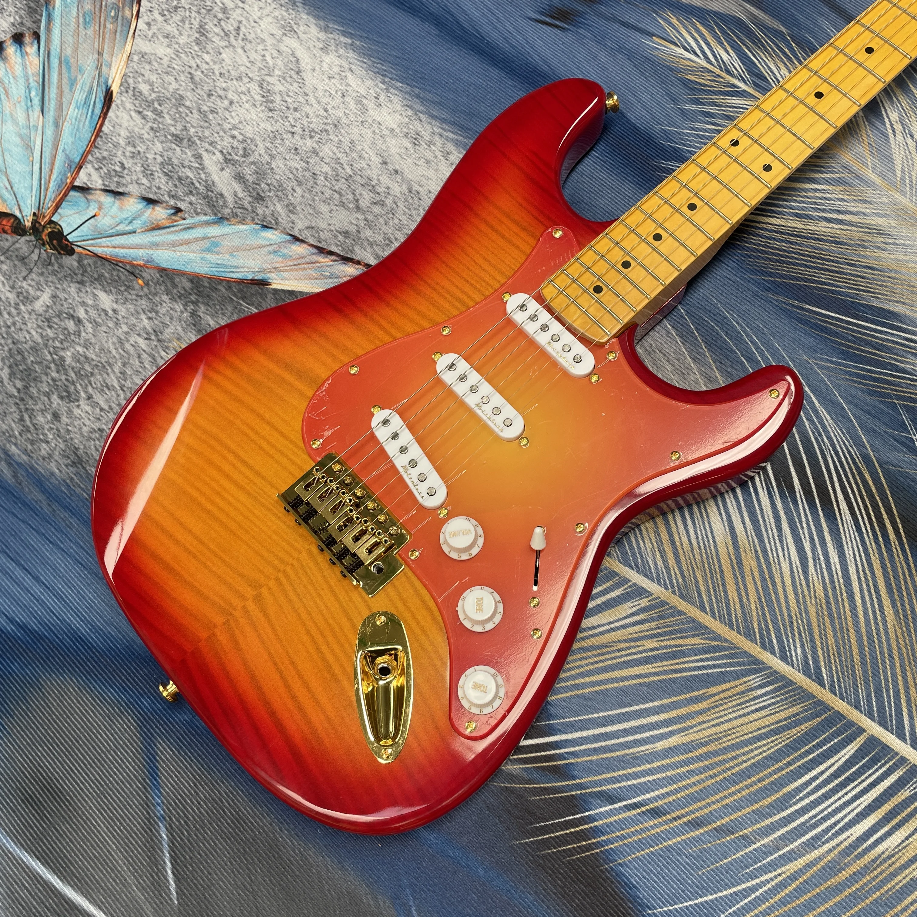 6-string gradient tiger Pattern ST electric guitar, three single-coil pickups, gold hardware guitars, stage Performance guitarra