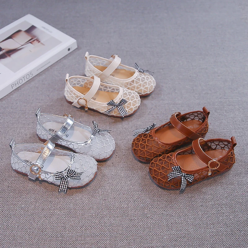 Girls Princess Shoes Hollowed-out Kids Sandals Sweet Bows Soft Sole 2026 Summer New Children Casual Shoes Fashion Versatile