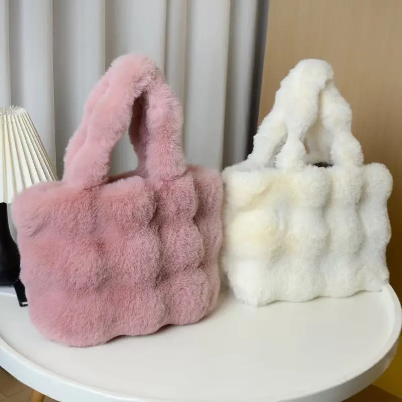 

2026 Модные мягкие плюшевые сумки в форме полумесяца для женщин Дизайнерские пушистые женские сумки из искусственного меха Роскошные маленькие женские зимние кошельки