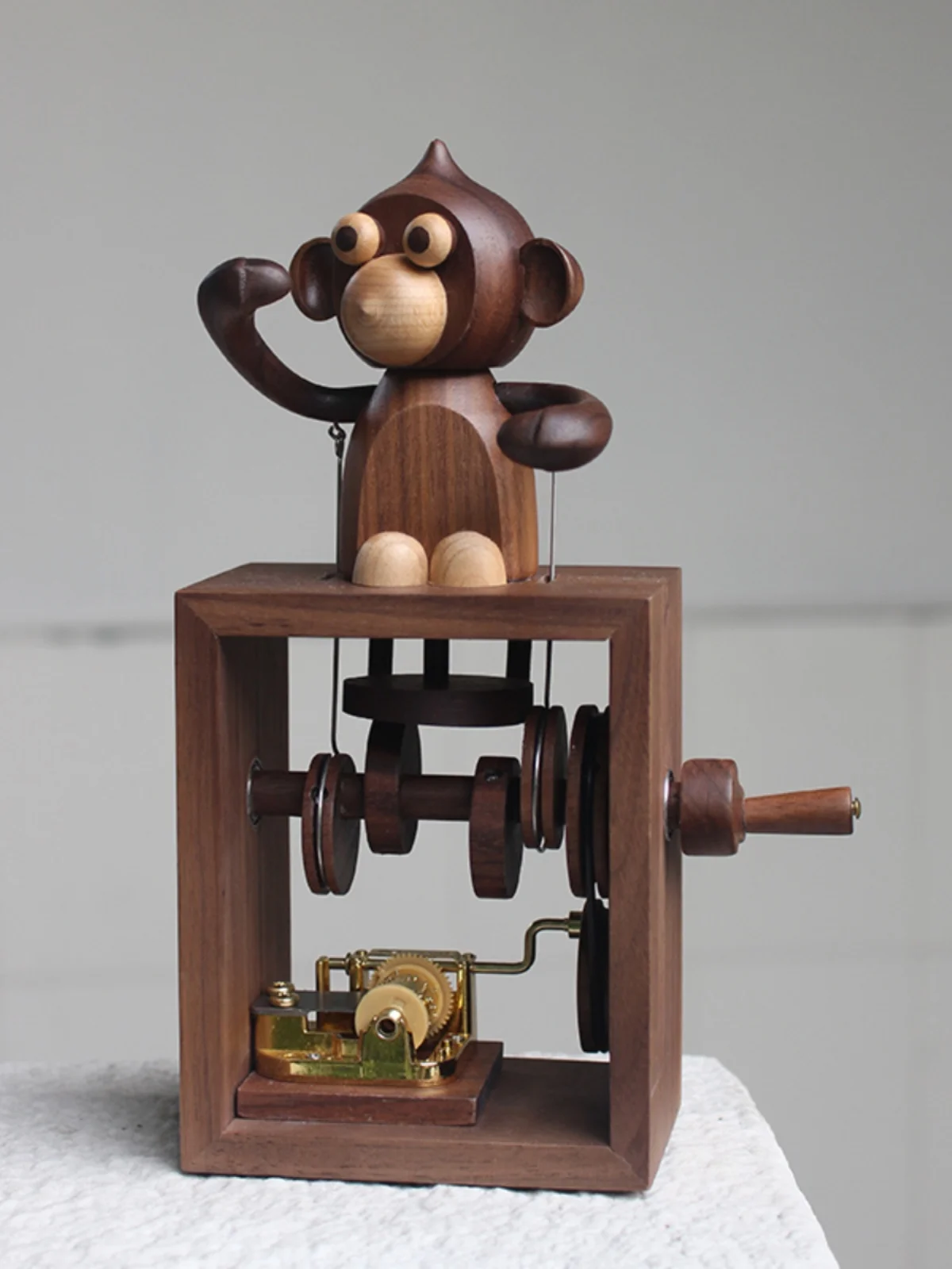 Wooden Monkey Hand-Cranked Music Box Desktop Decoration Nordic Style Animal Shaped Home Decorations Graduation Day Gift