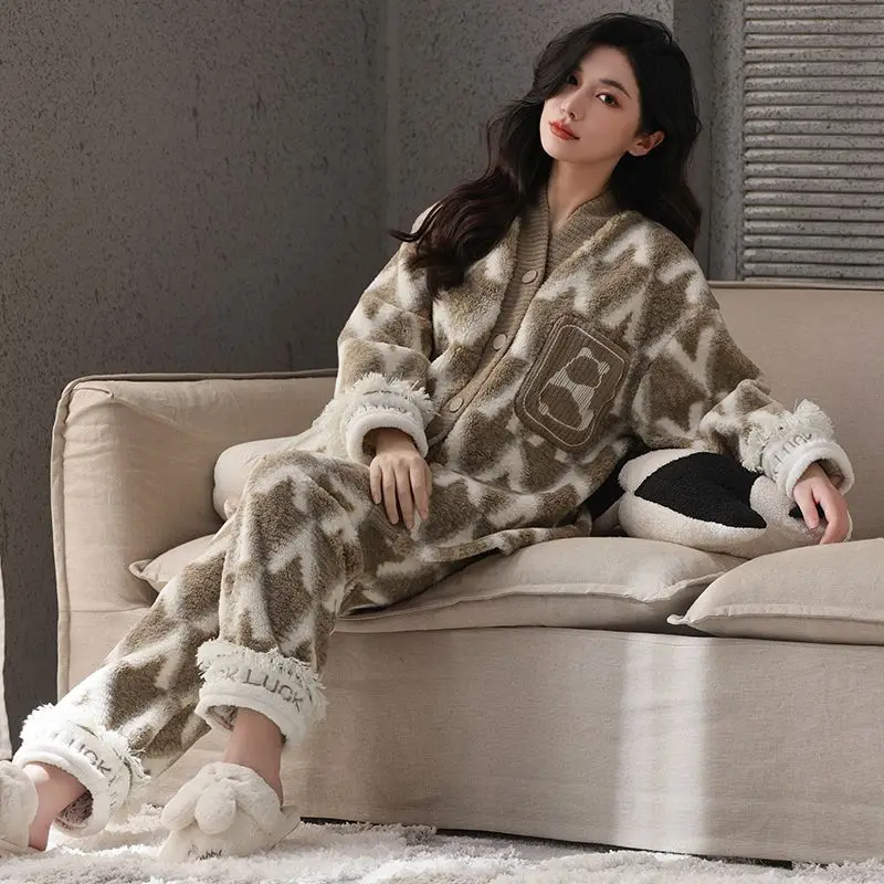 Autumn and Winter New Pajama Sets Women's Thick Coral Velvet Homewear Cartoon Bear Flannel Warm Can Be Worn Underwear Simple