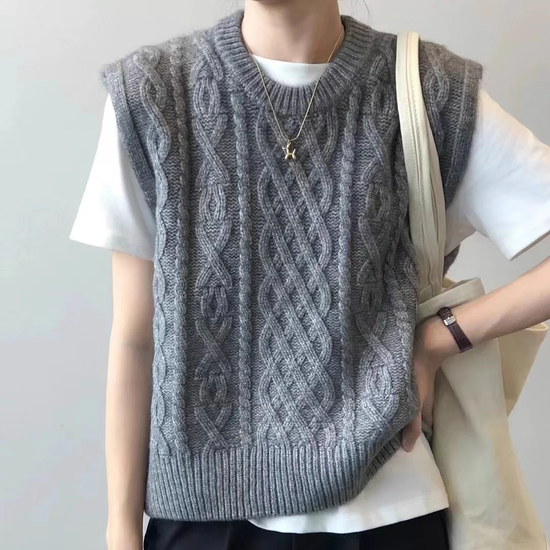 

Retro diamond-shaped twisted woolen sweater vest; autumn and winter new Japanese-style loose layered solid color knitted vest.