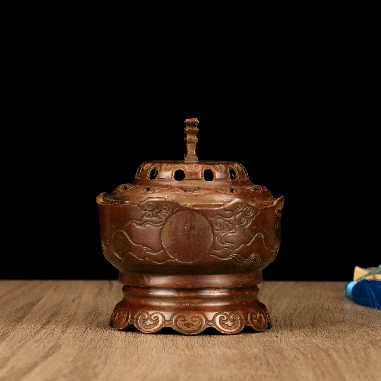 Alloy Tower Lid Incense Burner Elegant Home Décor  Car Entrance Tea Table Living Room Stunning Decorative Statue Indoor Spaces