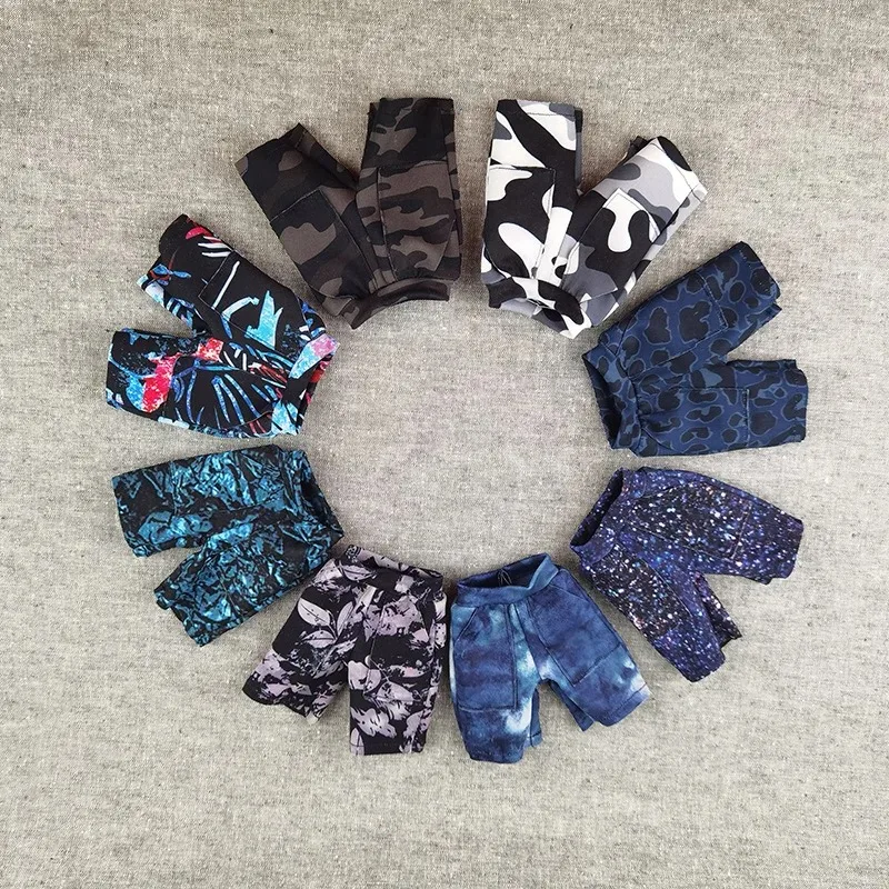 Zestaw ubrań dla figurek akcji 12 cali: modne szorty z kapturem i nadrukiem, spodnie, model w skali 1/6, dla mężczyzn, idealny na prezent.