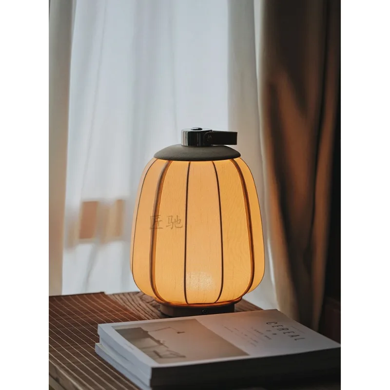 Portable Chinese style retro Japanese style study bedroom bedside lamp, Chinese style surprise quiet atmosphere, portable