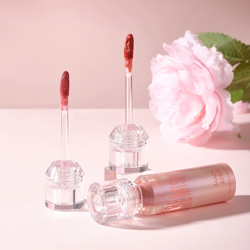 ملمع شفاه ماك اندي إير العاري يرطب ويعرض الألوان، ليس من السهل الالتصاق على ملمع الشفاه الأحمر والبني