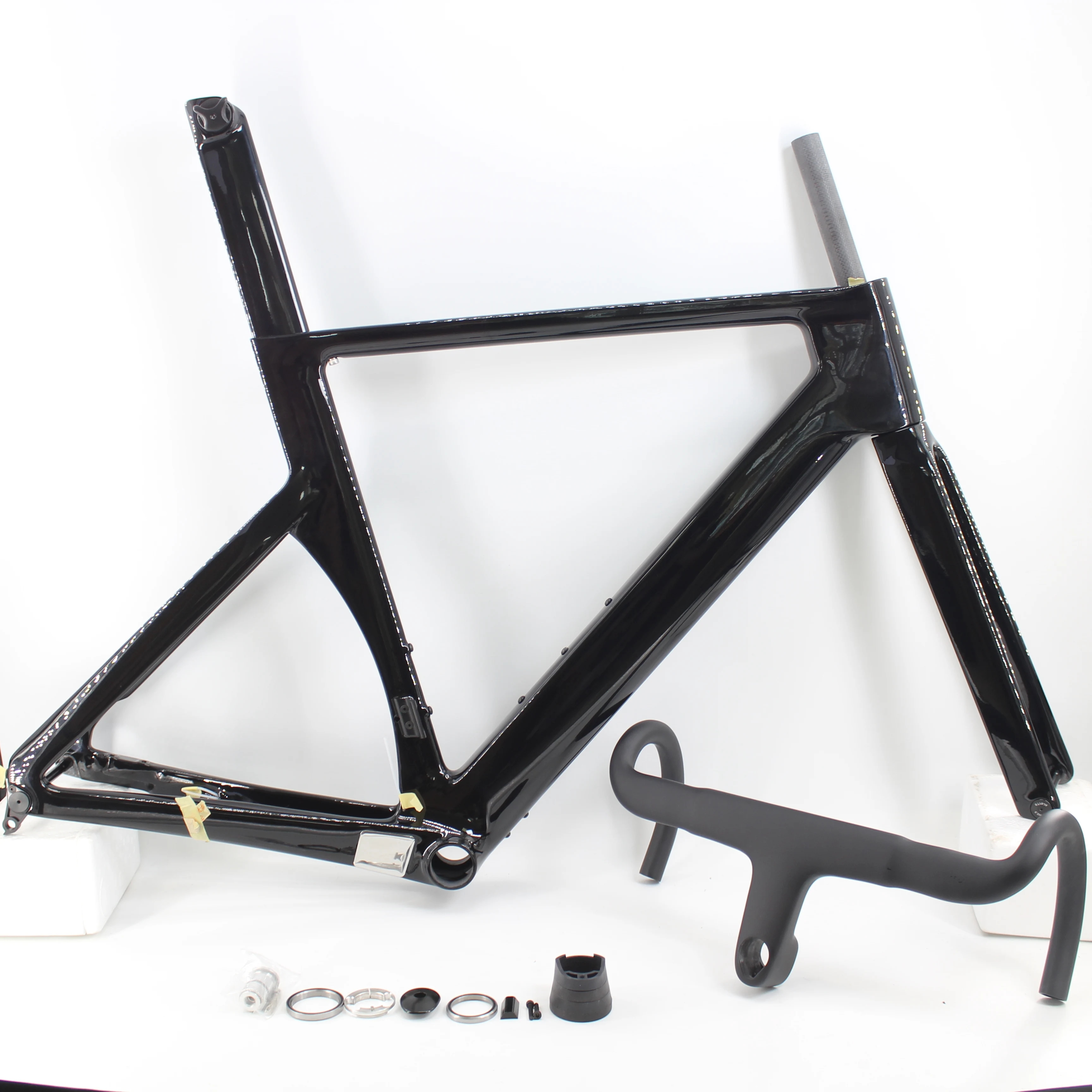 

Новый 700C полностью скрытый трос гоночный шоссейный велосипед полностью углеродное волокно сквозная ось дисковый тормоз велосипедная рама карбоновая вилка + подседельный штырь + руль