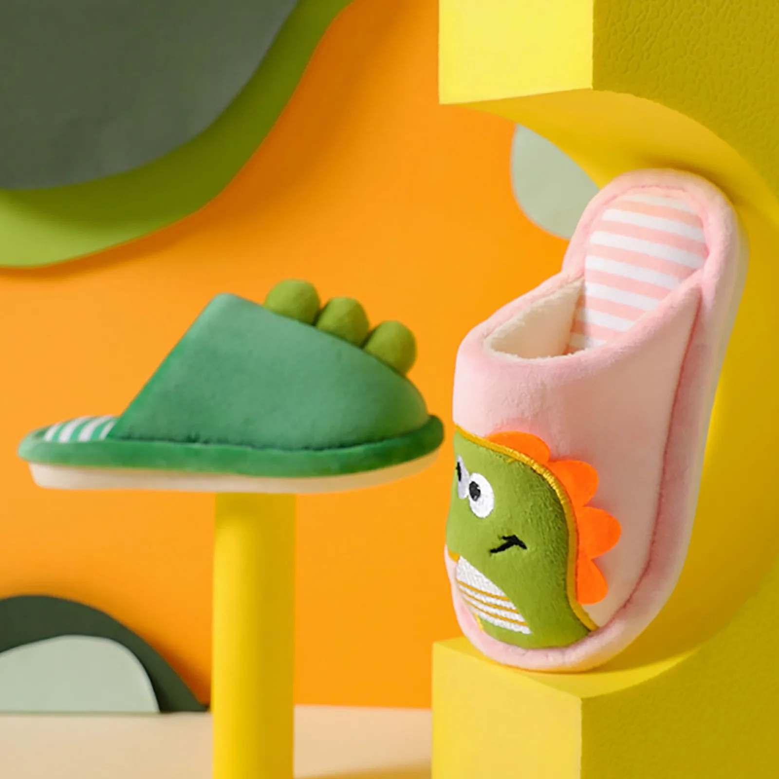 Pantoufle de dinosaure de dessin animé classique pour enfants, chaussures de princesse douces et chaudes, chambre à coucher intérieure, coton, sourire, garçons, filles, bébé, hiver, automne