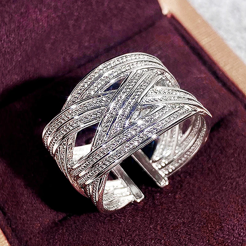 Huitan Metallringe in Silberfarbe mit breitem Band und Kreuzmuster, verstellbare Ringe für Damen, Alltagskleidung, moderne Modeaccessoires
