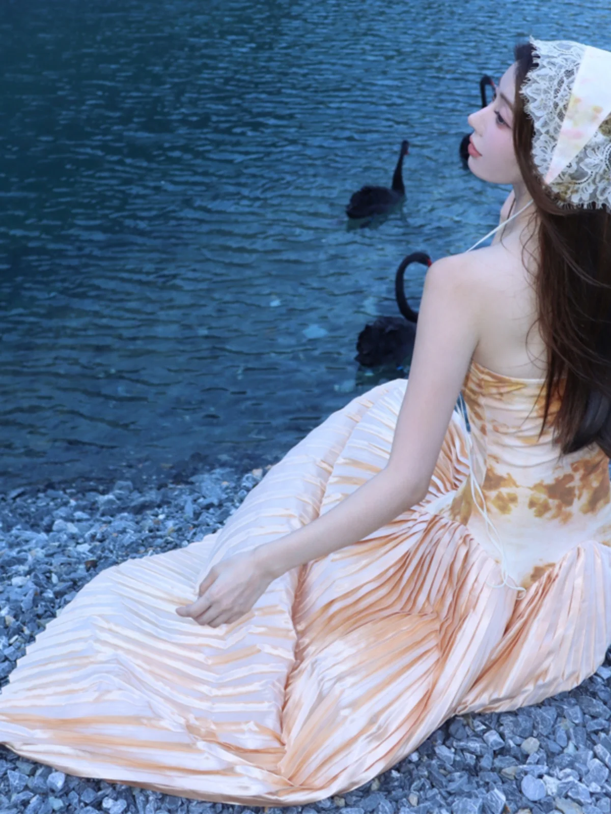 エレガントなフラワープリントプリーツパーティードレス女性のセクシーなストラップレスノースリーブオフショルダーハイウエスト背中の開いたウエディングガラドレス wh8