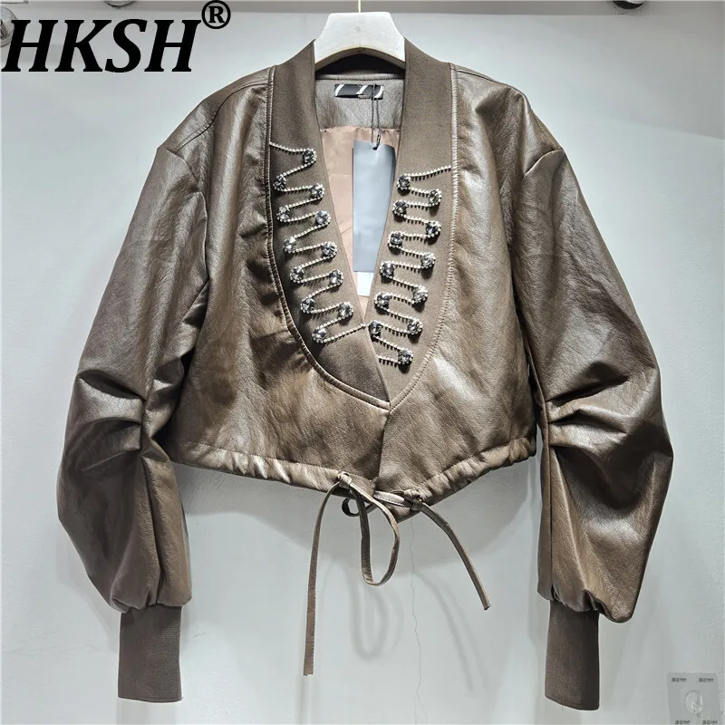 

HKSH Spring Autumn New Women's Short Jacket V-Neck PU Leather Studded Diamonds Chain Pleated Sleeves Streetwear Ins Coat HK15686