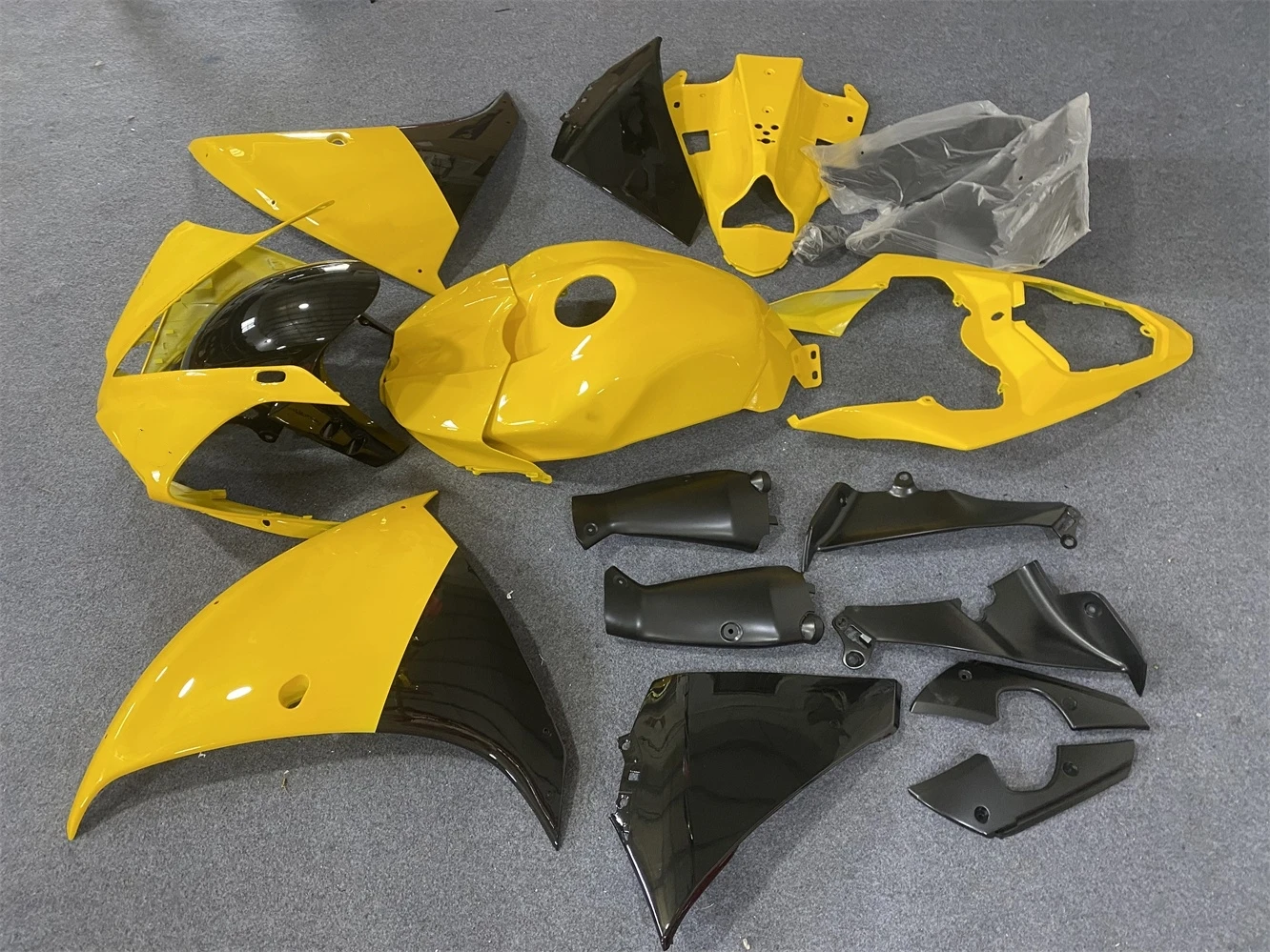 The motorcycle fairing kit is suitable for R1 2009 2010 2011 2012 2013 2014 YZF1000 09-12-14 fairing yellow black motorcycle