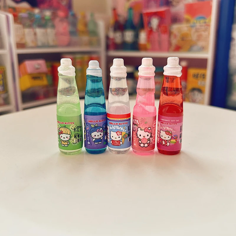 Set di bevande a tema Hello Kitty in miniatura per case delle bambole, giochi di finzione e decorazioni per la cucina, confezione da 5/10