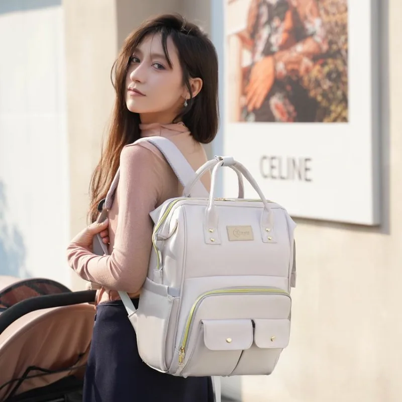 sac-a-langer-unique-et-elegant-pochette-d'affaires-tendance-mini-sac-bandouliere-classique-en-cuir-de-createur-design-parisien