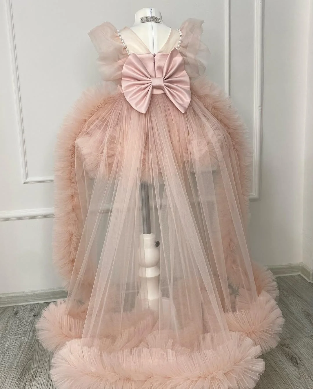 Princess Flower Girl Dress for Wedding with Train and Bow Tulle Knee Lenght Infant Baptism Gowns First Communion Gowns Custom