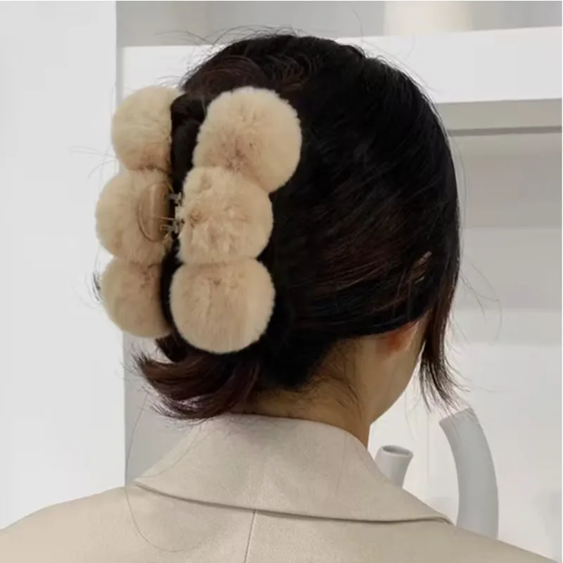 مشبك شعر على شكل أذن أرنب قطيفة كبيرة الحجم، قبضة آمنة غير قابلة للانزلاق لذيل الحصان، إكسسوارات شعر شتوية من الفرو الصناعي الناعم للنساء والفتيات #3