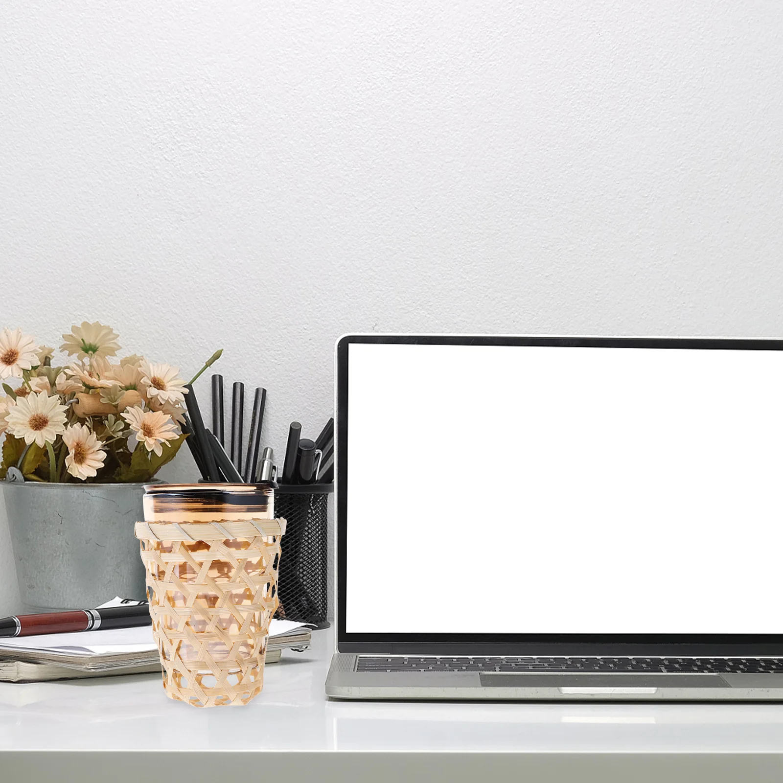 

2Pcs Bamboo Woven Cup Sleeves Elegant Hexagonal Hollow Design Anti-Skid Cup Protector Suitable Various Occasions