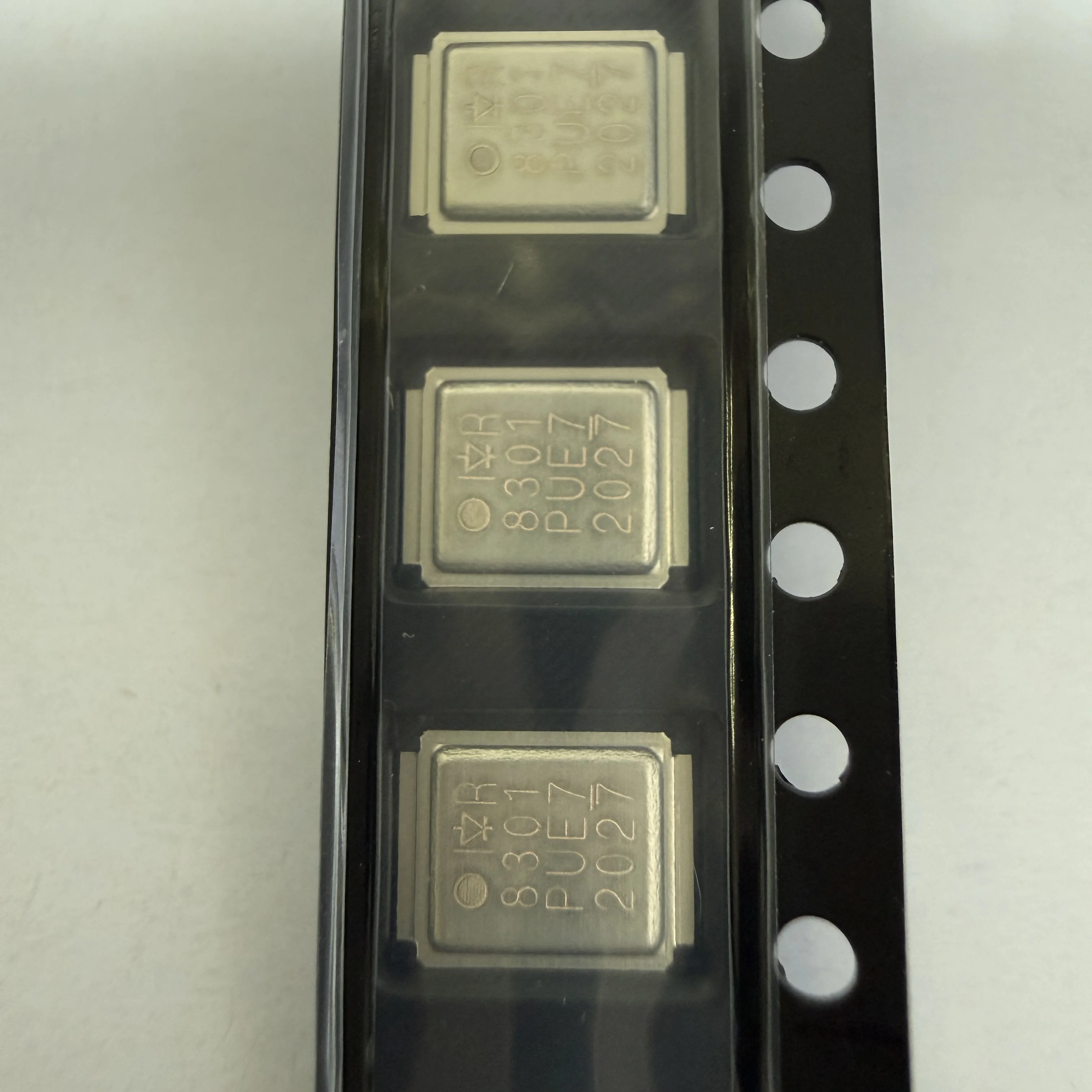 5PCS/LOT IRF8301MTRPBF (MOSFETs)
