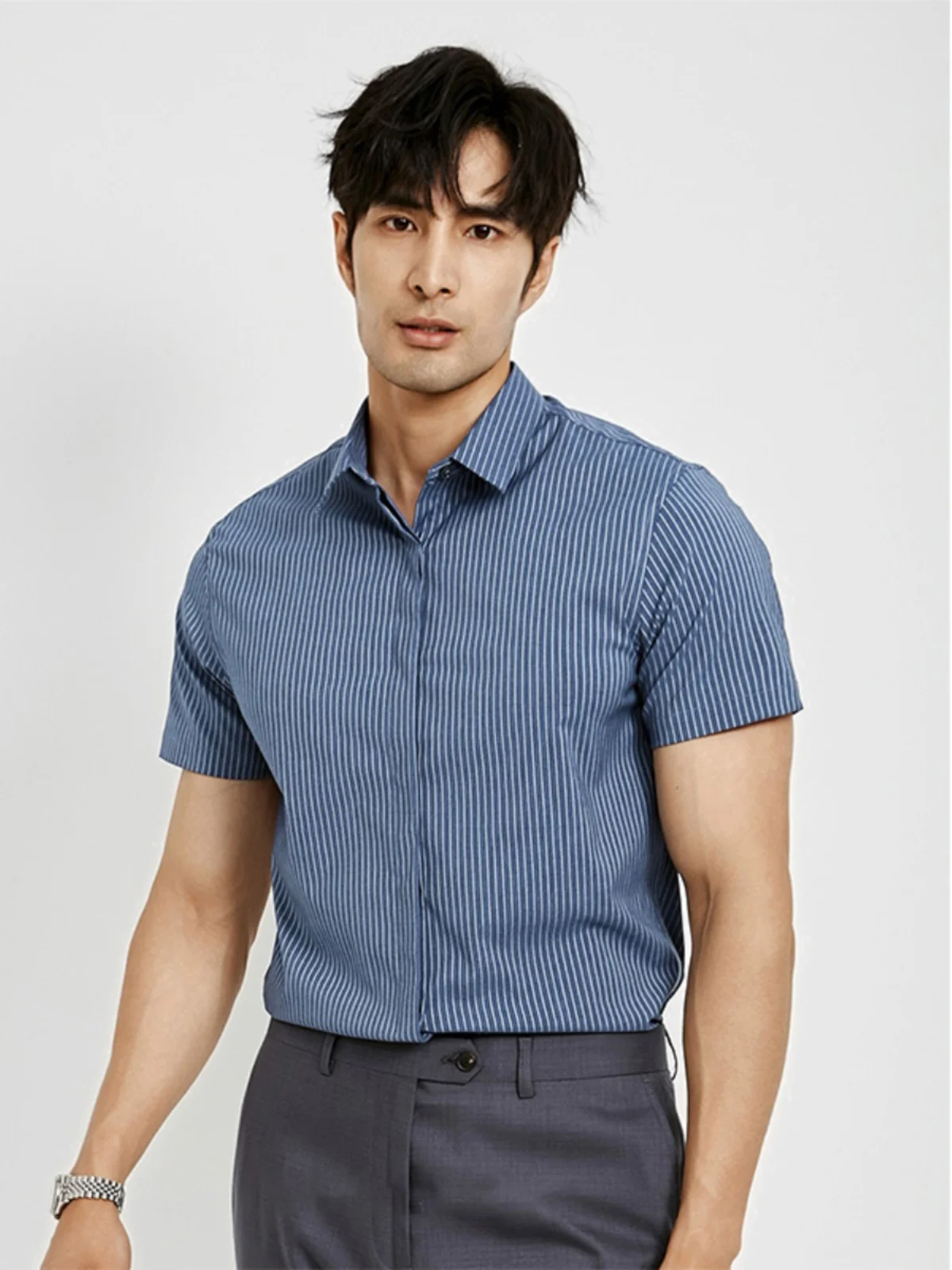 

Летняя приталенная мужская рубашка в полоску с пуговицами, модная деловая формальная рубашка с пуговицами