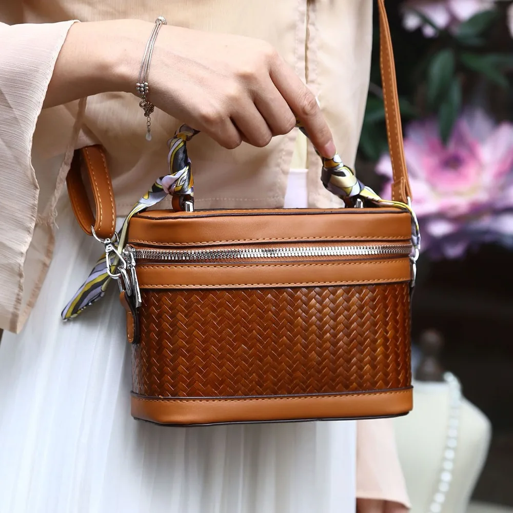 Bamboo Woven Bucket Bag Retro Fashion Shoulder Crossbody Handbag for Women Daily Commute Outdoor Shopping
