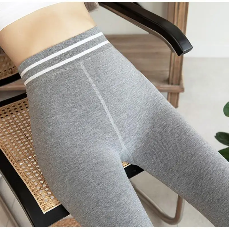 กางเกงเลกกิ้งสีเทาสำหรับผู้หญิง ทรงเข้ารูป แฟชั่นญี่ปุ่นเกาหลี เอวสูง บุขนหนานุ่ม ใส่ได้ทั้งฤดูใบไม้ร่วงและฤดูหนาว เหมาะสำหรับใส่เล่นโยคะหรือใส่เป็นเสื้อผ้าชั้นนอก