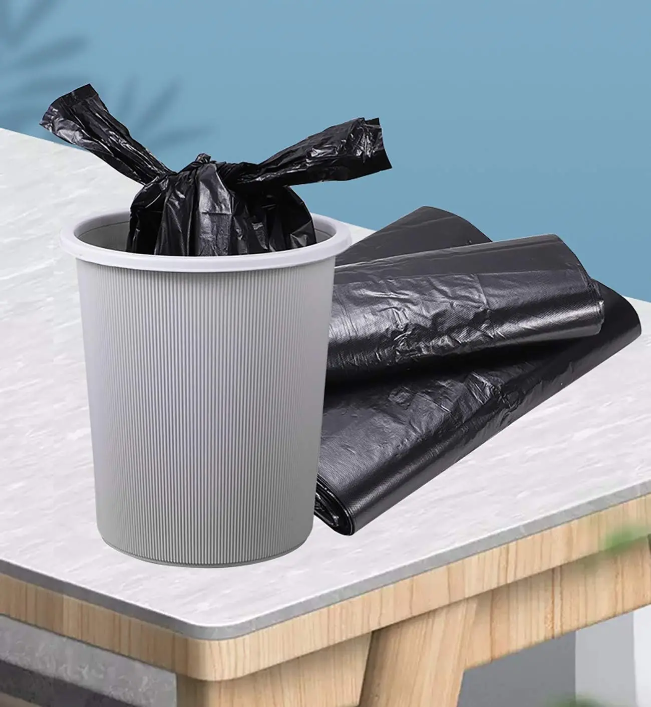 50/100 Stück schwarze Plastiktüten für die Küche, das Wohnzimmer, zur Reinigung, zur Müllentsorgung, zur Aufbewahrung von Müll und für die Verpackung von Take-away-Produkten, mit Tragegriff. – Detail 5