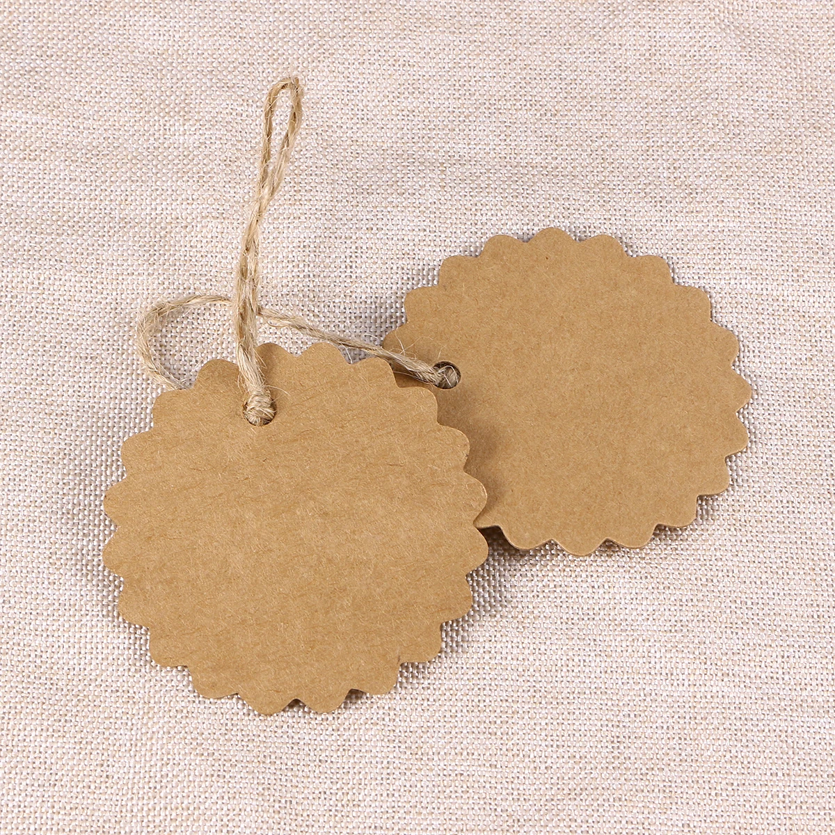 

100pcs 60Mm Kraft Paper Diy Price Paper Tag Tags Round Scalloped Craft Tags For Wedding Party Luggage Price Labels