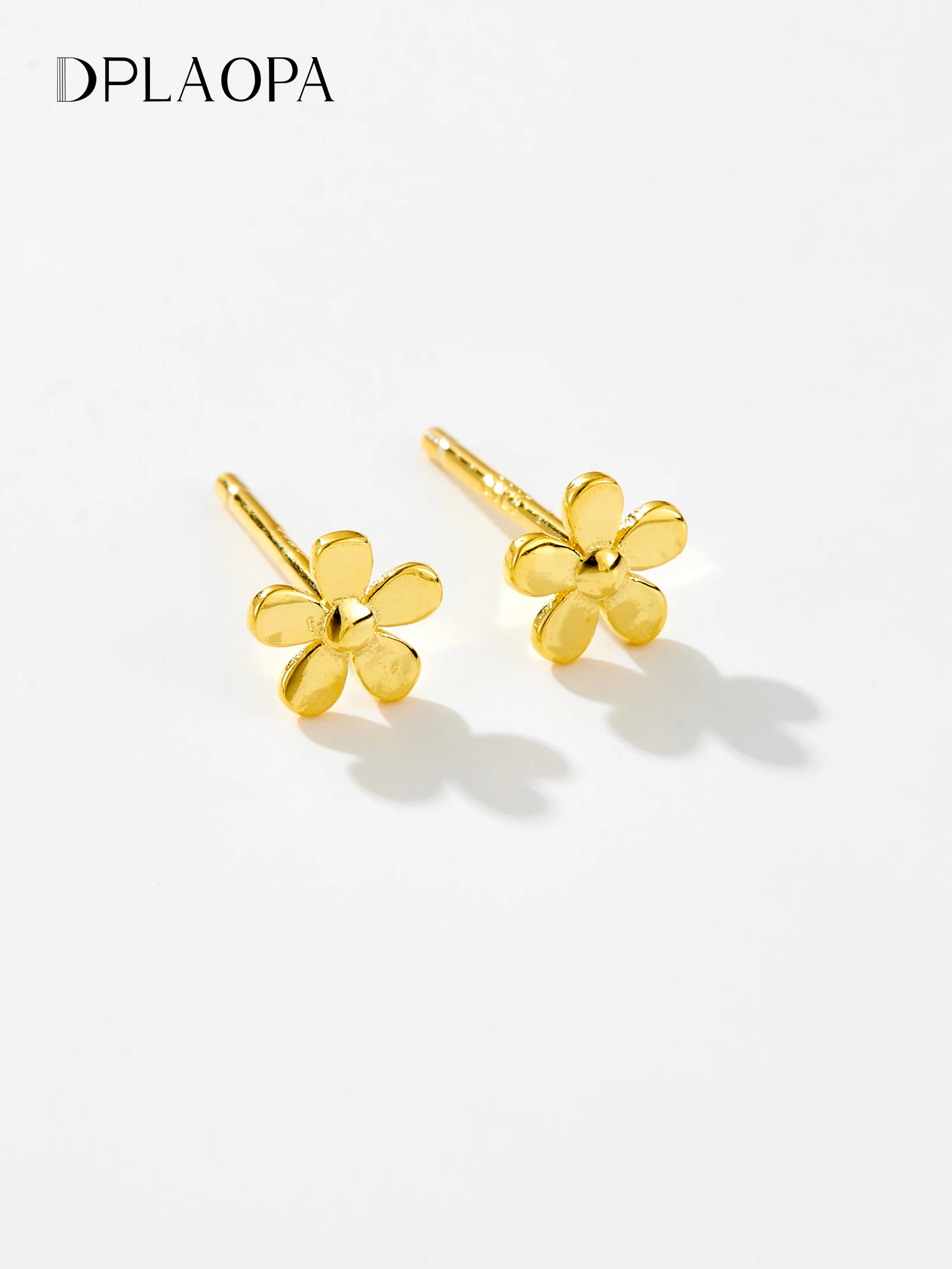 

Серьги-гвоздики женские из серебра 100% пробы с золотым цветком