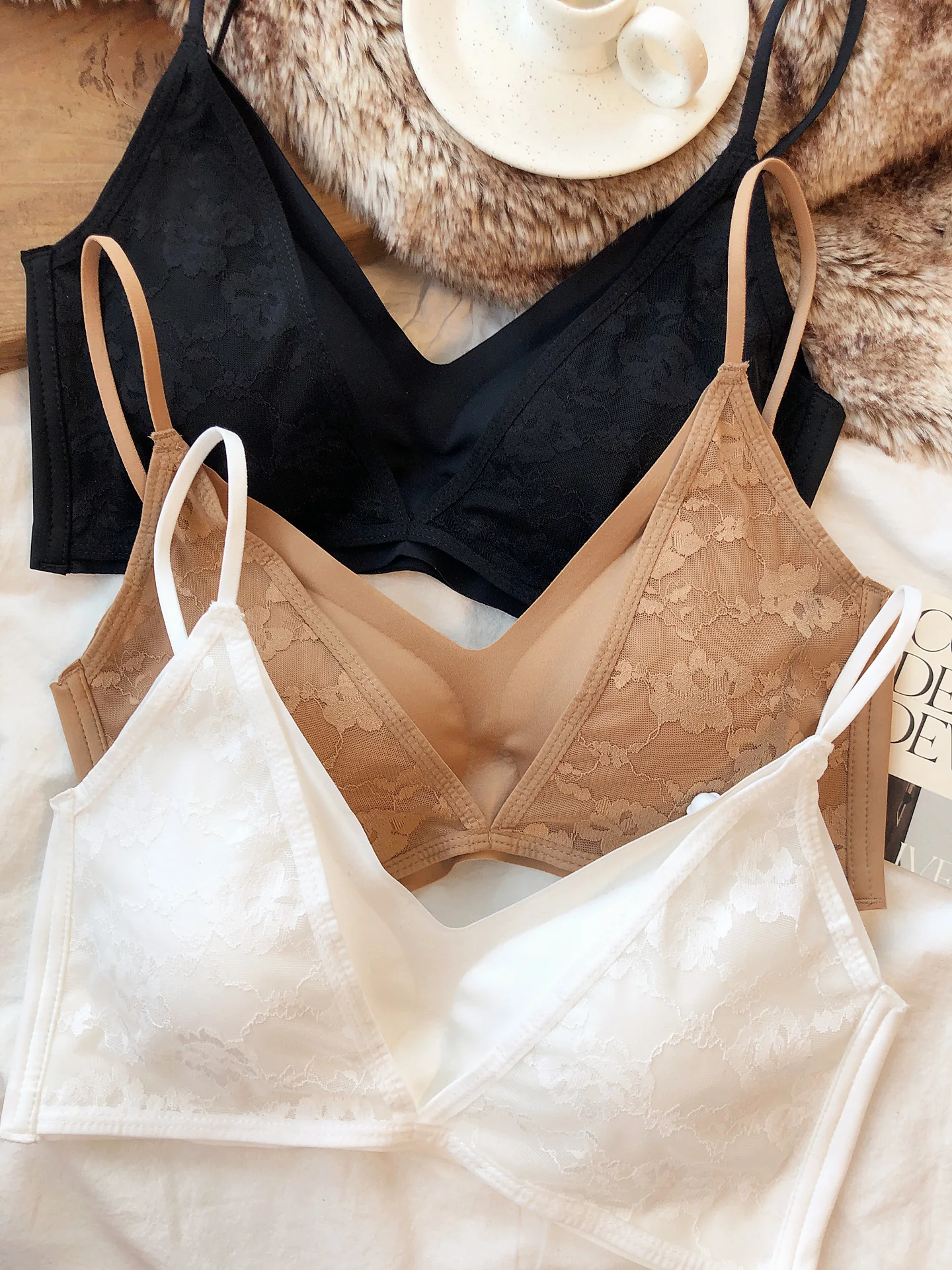 Fake 2-piece lace seamless backless bra with straps, push-up and lift bra , deep V-neck, no underwire, women lingerie