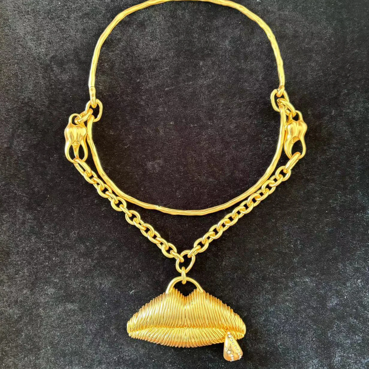 Europe Brass Gold Plated Facial Features Lips Necklace Woman Top Quality Luxury Jewelry Trend