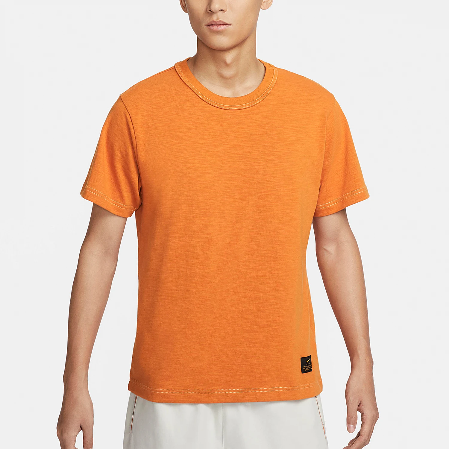 

Оригинальная новая мужская минималистичная трикотажная футболка Nike FN2646-815