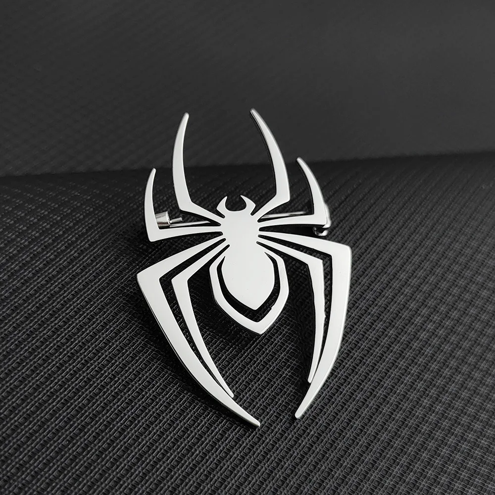 Cartoon Spider Man Spilla di personalità Design in metallo da donna Senso Maglia rossa Vestiti Fibbia Accessori Spille per abiti di moda