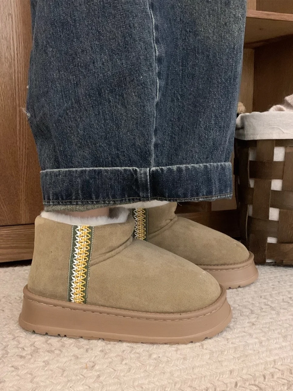 

Thick Bottom Anti-Slip Winter Fashion Korean Style Women's Snow Boots Warm Northeast Cotton Shoes Ethnic Pattern Mid-Calf Boo...