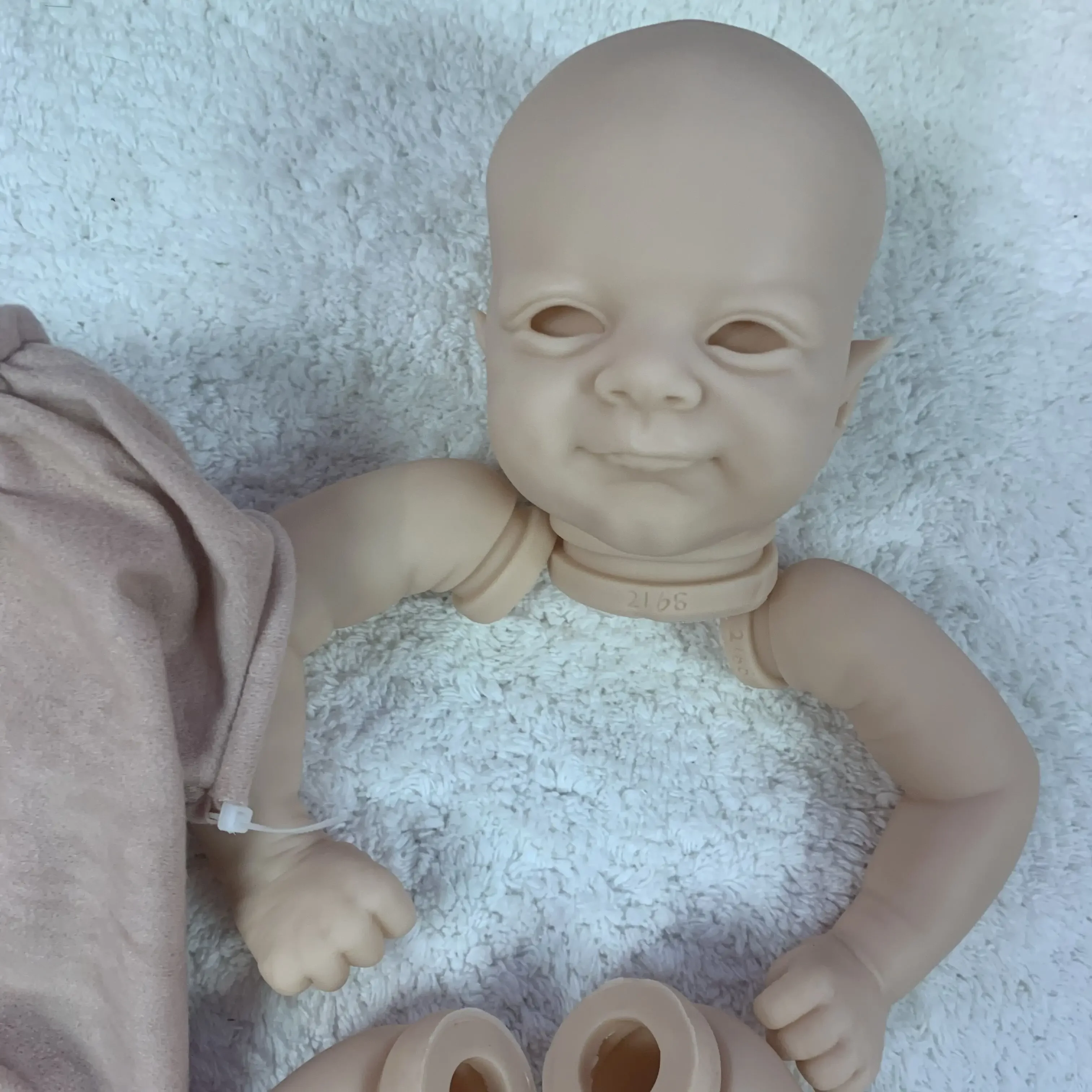 DLS 17-Zoll-Reborn-Puppenbausatz Woodland Fairy Elf Flynn mit Körper und Augen, unbemalte Puppenteile