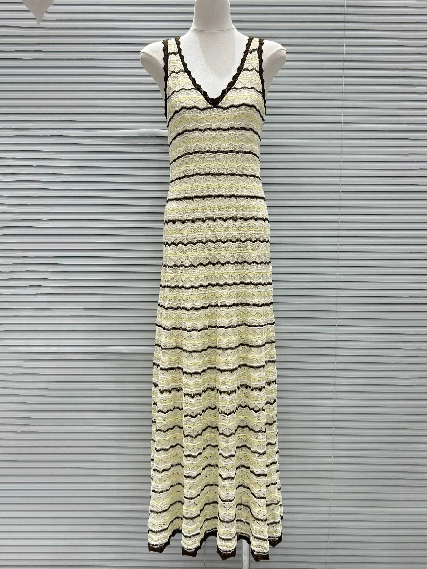 

High-End Version Summer Wave Texture Color Block Slim Fit Holiday Knitted Long Strap Dress Elegant French Style City Walk Dress