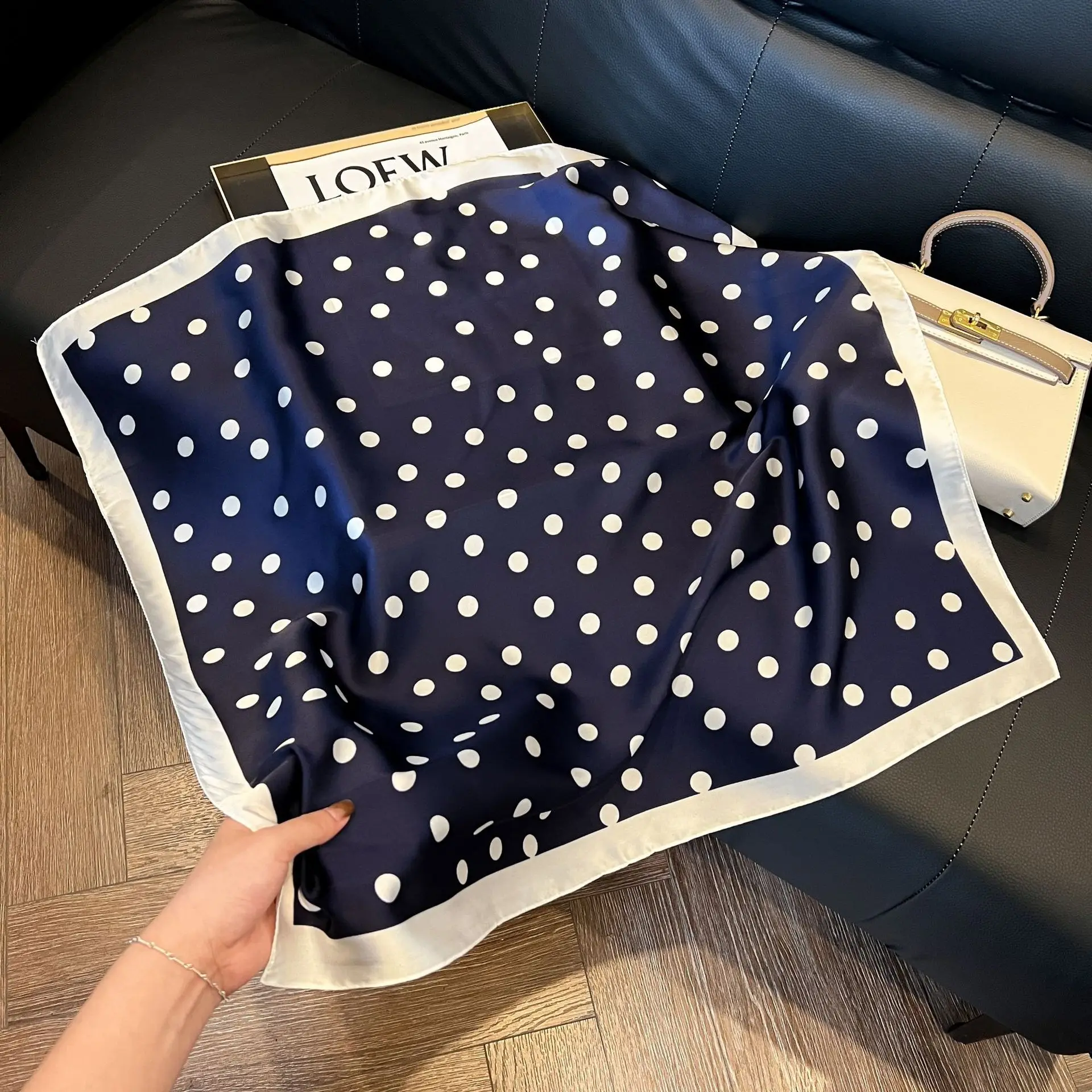 70 cm gepunkteter Schal für Damen, Frühling und Sommer, dünner Twill-Schal aus Seidenimitat für modischen und vielseitigen Turban-Schal – Detail 15
