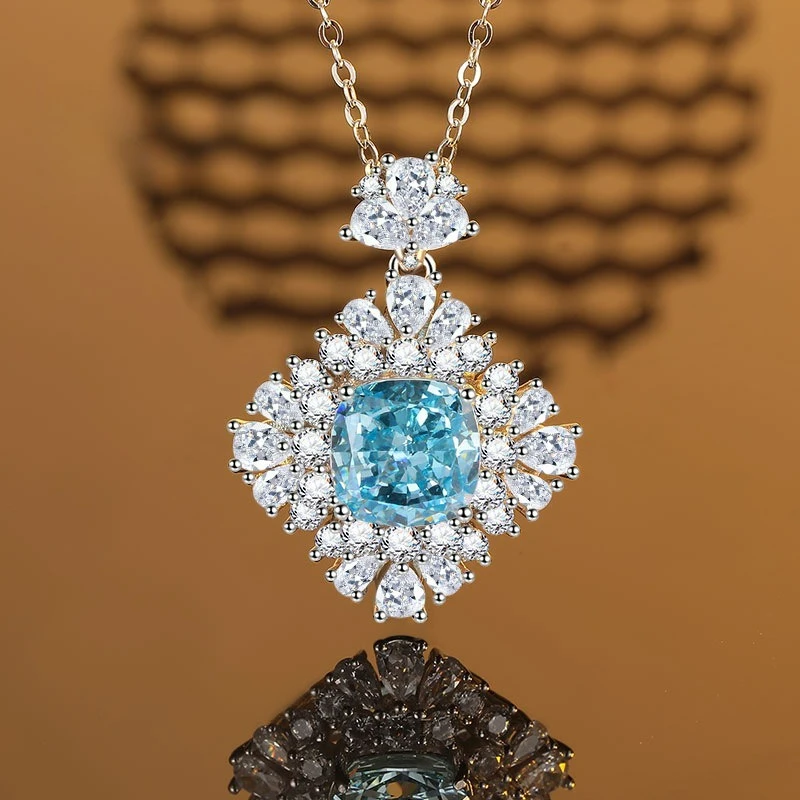 

Luxury PT950 Platinum Artificially Cultivated Gemstone Set with Full Diamond Diamond Pendant Sea Blue Ice Flower Cut