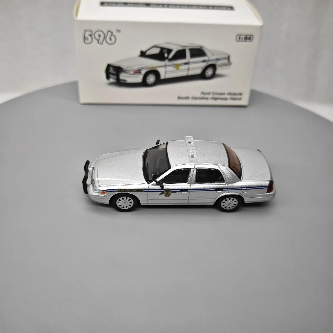 

596 1:64 Ford Crown Victoria Южная Каролина, шоссейный патруль, расширенная модель автомобиля, коллекционные предметы