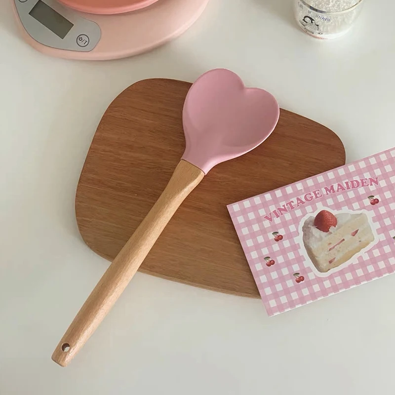 

Valentine's Day Pink Love Silicone Spatula Heart-Shaped Wooden Handle Baking Spatulas Kitchen Utensils Making Cake Baking Tool