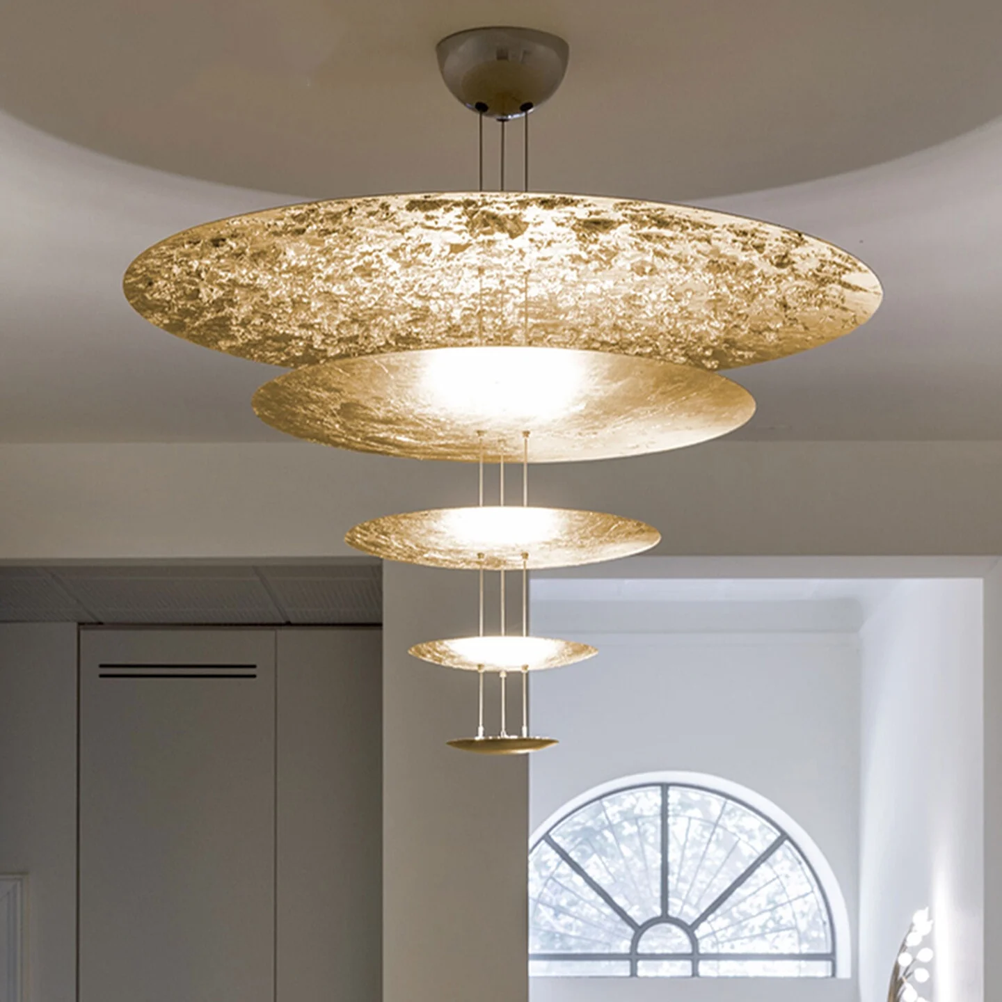 Golden Luxury Chandelier Creative Decor Pendant Lamps Lotus Leaf Hat Lamp Living Room Restaurant Light Bar LED Chandelier Light