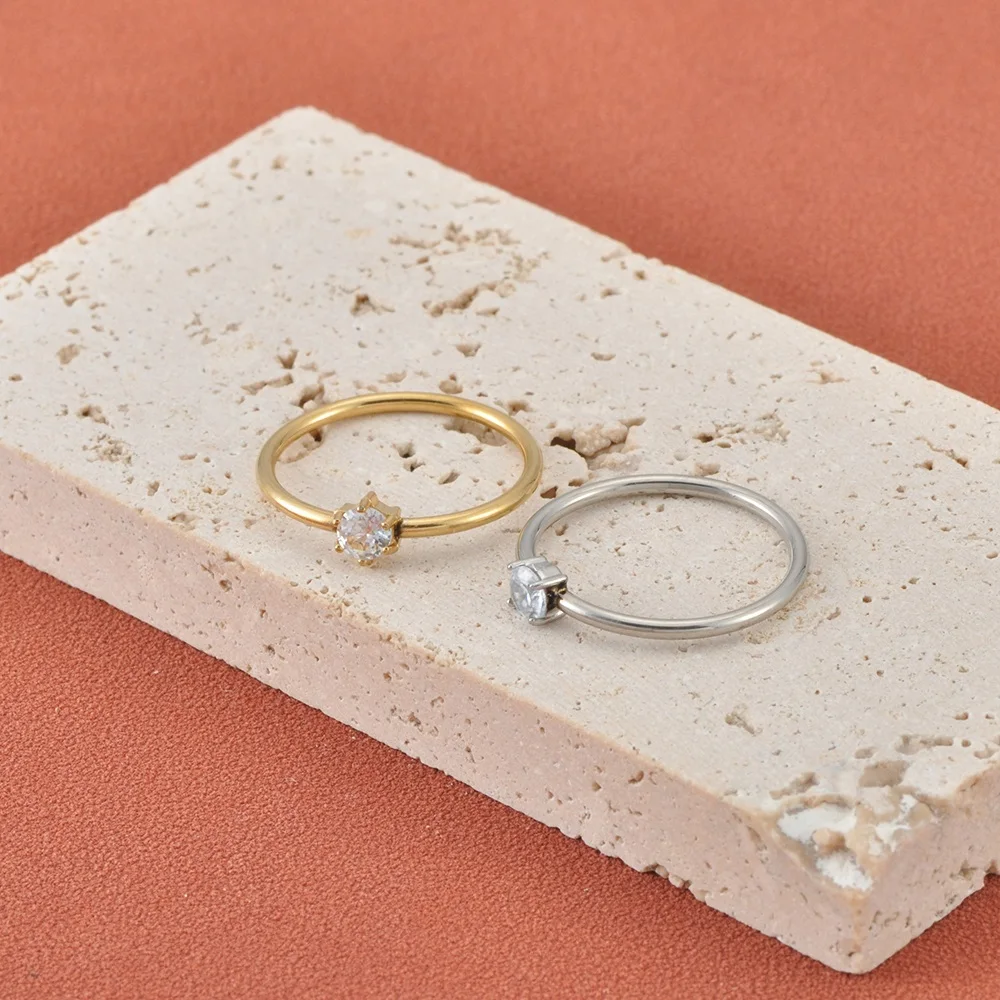 JeeMango Edelstahl-Fingerring mit glänzendem Zirkonia für Damen, vergoldet, für Hochzeit, Verlobung, zarter Schmuck R26020 – Detail 2