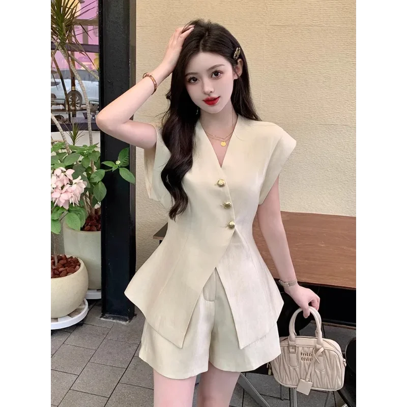 

Temperament 2025 New V-neck High-end Light Luxury Temperament Top Shorts Fashion Suit