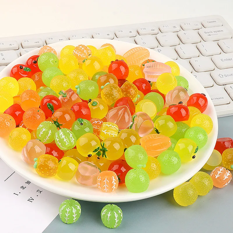 10 szt. Świecące w ciemności urocze figurki owoców z żywicy, dekoracje na biurko, ozdoby, rękodzieło DIY, akcesoria do spinek do włosów, breloczków, zabawki