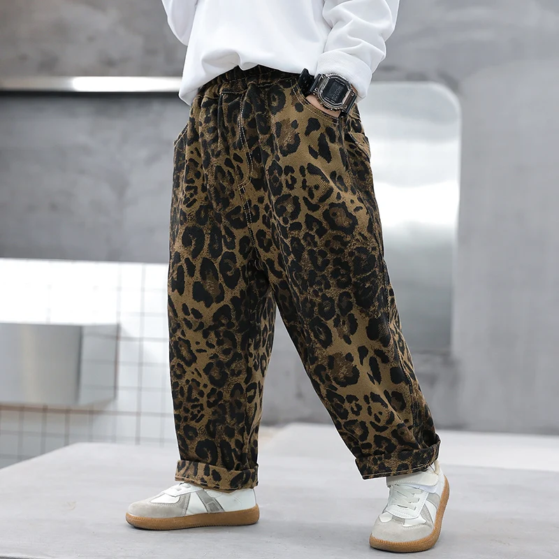 

Elegant Unisex Kids Baggy Leopard Jeans for Children Fashion Casual Leopard Pants Baby Boys Girls Spring Autumn Denim Trousers