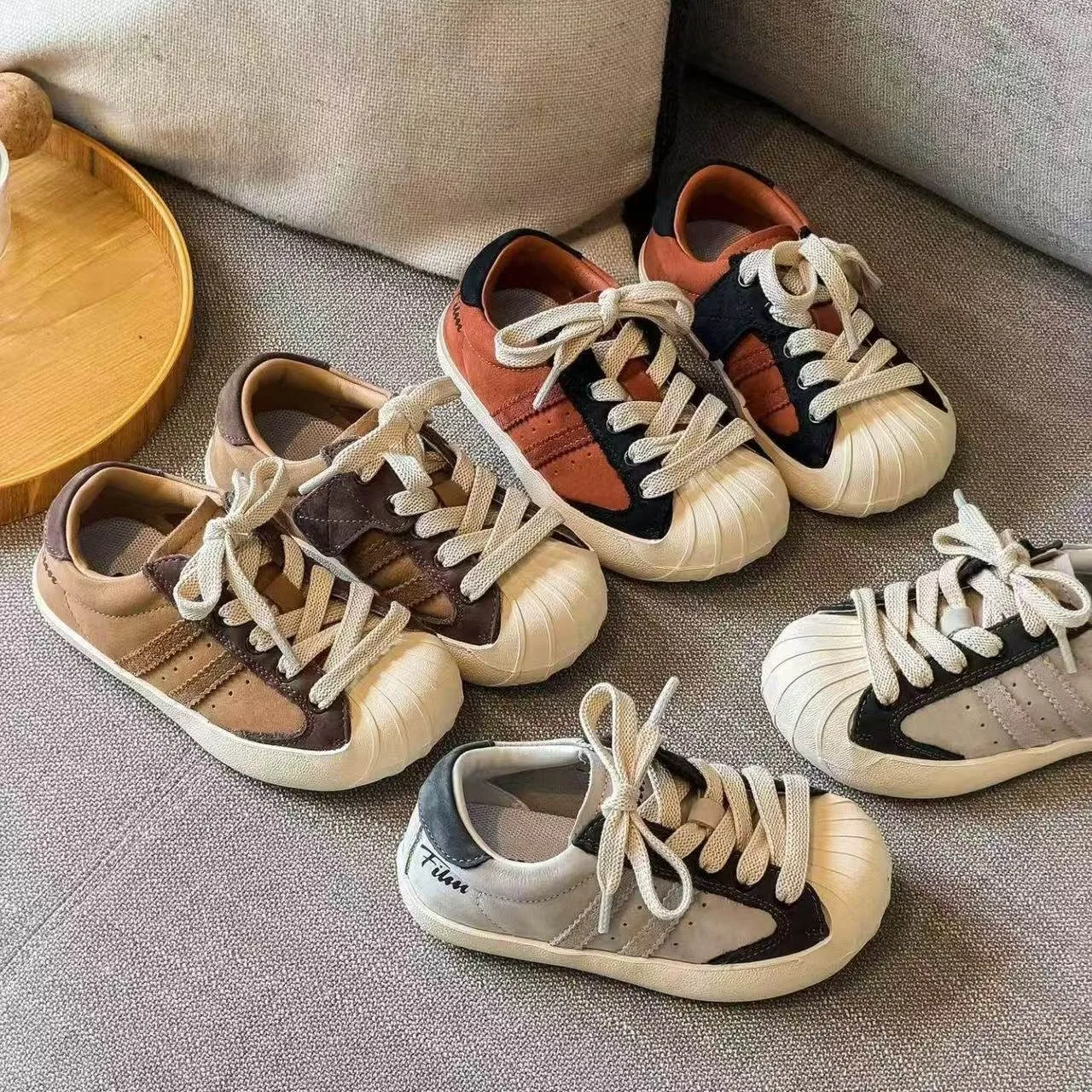 Spring and Autumn Children's Flannel Retro Casual Sports Shoes 2026 New Girls' Fashion Color Matching Belt Design Casual Shoes